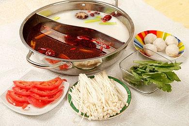 桌游棋牌狂欢节：宝可梦集换式卡牌简中版第一弹10月28日发售